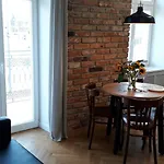 Klimatyczny Apartament Z Antresola