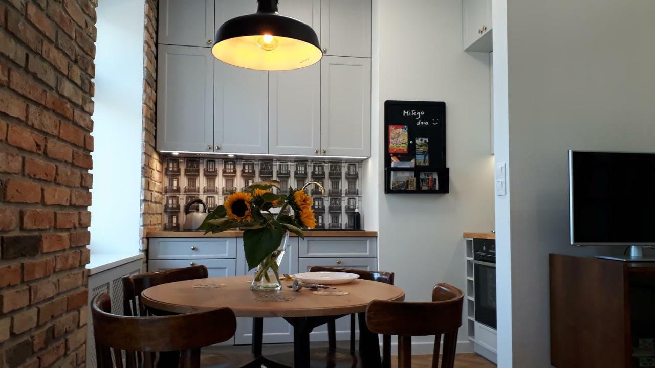 Klimatyczny Apartament Z Antresola Lägenhet