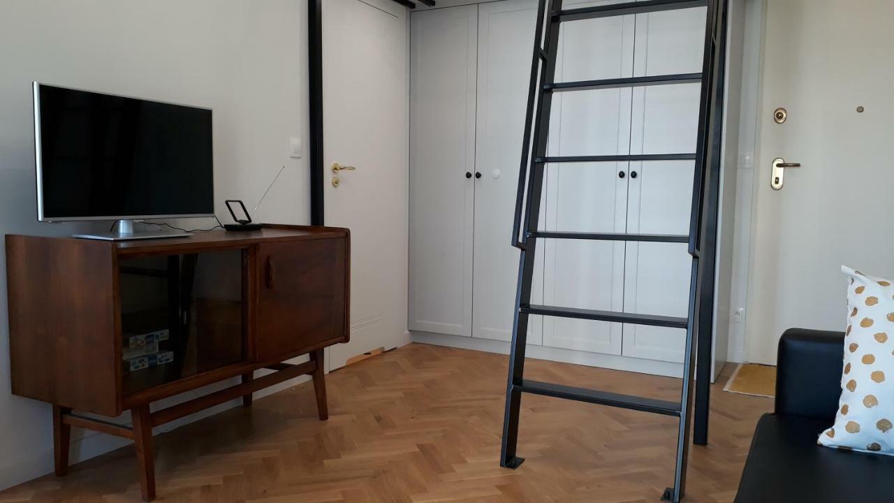 Lägenhet Klimatyczny Apartament Z Antresola Warszawa